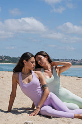 Casemiri Palomas jumpsuit donna Ice Mint e Lavender Bay vista frontale distese sulla sabbia